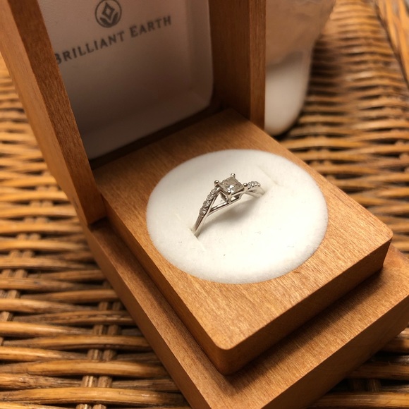 Brilliant earth diamond conflict-free ring - Picture 5 of 8